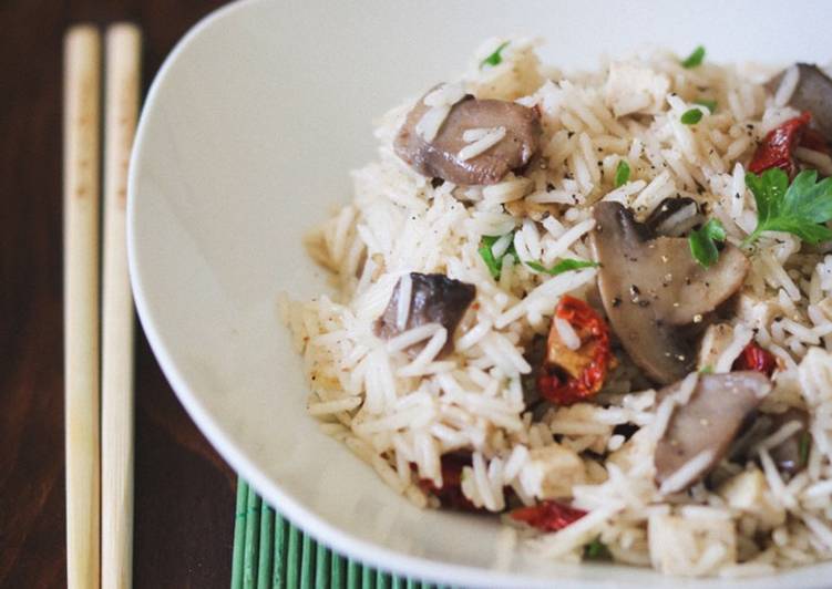 Riso basmati con tofu, funghi e pomodori secchi 🍚