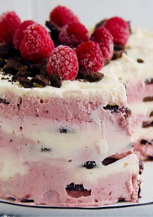 Málnás-Oreo torta sütés nélkül recept fotója