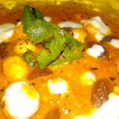 A picture of Makhna malai.