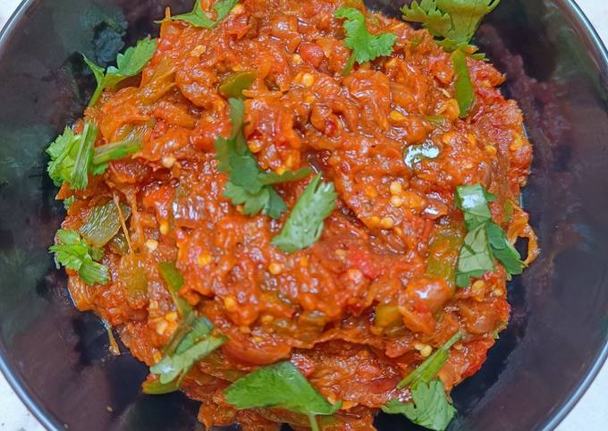 Bhartha with capsicum 🫑 Recipe by Seema Sharma - Cookpad