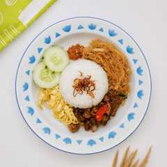 A picture of Nasi uduk Betawi (Magicom).