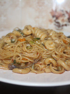 A picture of Spaghetti and macaroni jellof.
