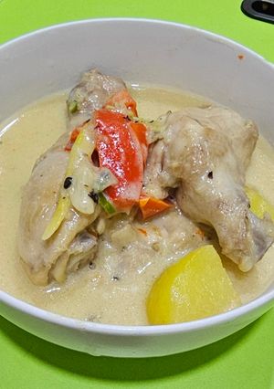 A picture of Easy Spicy Ginataang Manok.