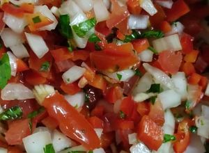 Una foto de Salsa Criolla