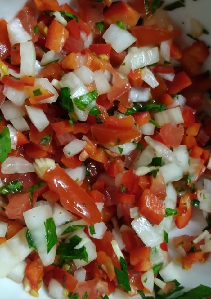 Una foto de Salsa Criolla
