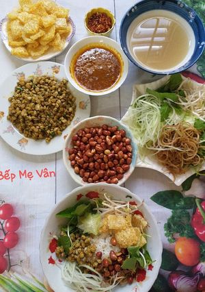 Hình của món Cơm Hến + Bún Hến.