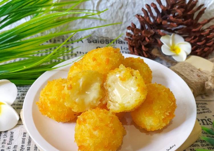 Cara Gampang Menyiapkan Cheesy Potato Balls, Enak Banget