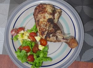 Una foto de Pierna pernil en finas hierbas