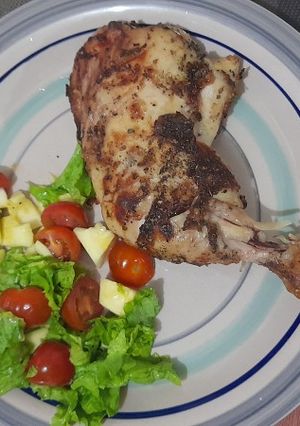 Una foto de Pierna pernil en finas hierbas
