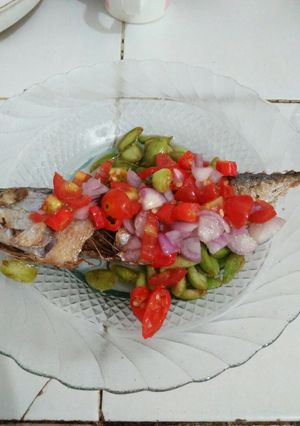 Foto resep Ikan kembung goreng, sambel dabu2 plus pete goreng