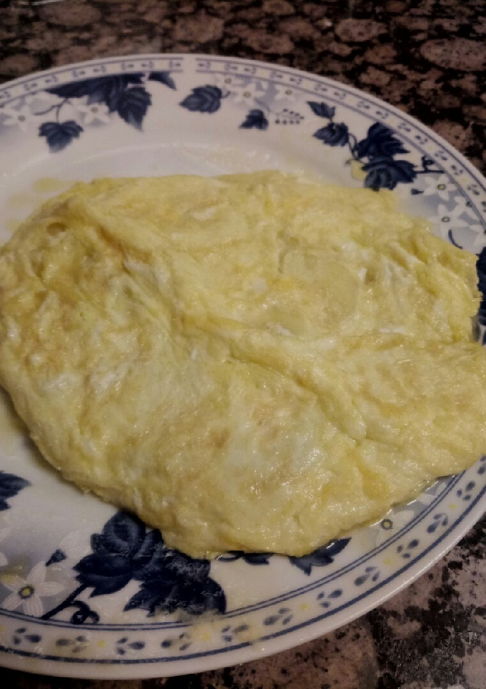 Una foto de Tortilla de patata (micro) y queso muy rápida!