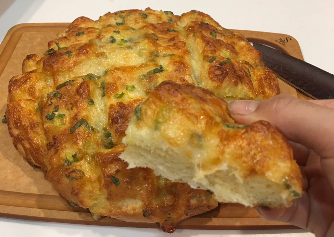 Roti keju bawang // cheese and garlic bread