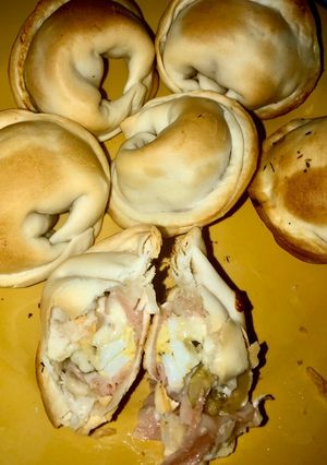 Una foto de Sombreritos (empanadas) de jamón&queso