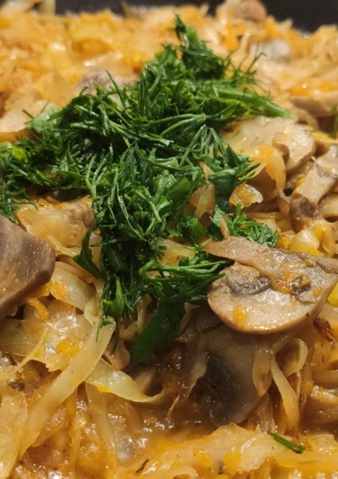 Капуста тушёная с шампиньонами