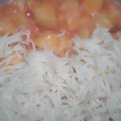 A picture of Spaghetti and Potato stew.