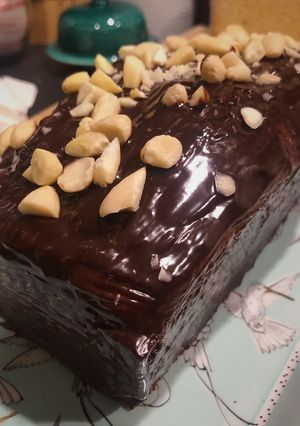 Una foto de Budín de banana y chocolate en licuadora!! Súper fácil!! 🍌🍫🥮