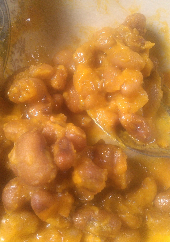 A picture of Mashed fresh beans.