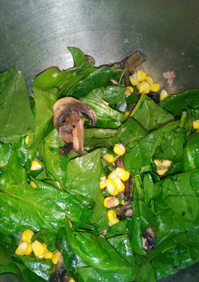 Una foto de Ensalada de espinacas con tocino UTVCO