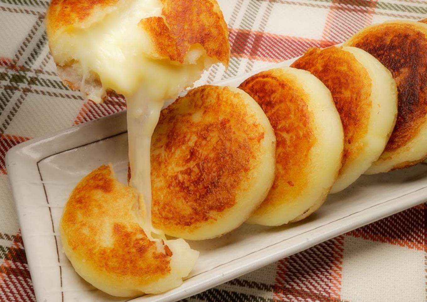 Kue kentang isi keju
