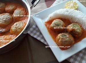 صورة لوصفة كويرات السمك الأبيض بصلصة الطماطم