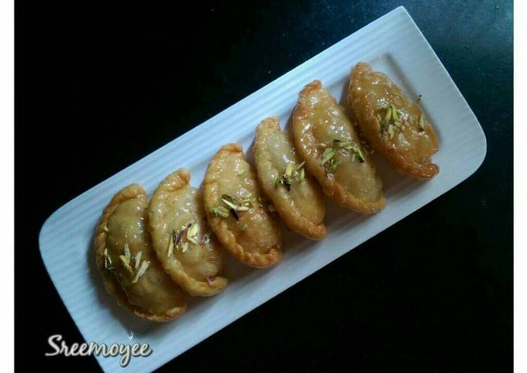 Step-by-Step Guide to Make Any-night-of-the-week Khoya gujiya