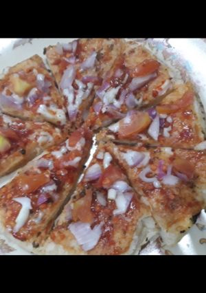 होममेड पिज़्ज़ा (homemade pizza recipe in Hindi) रेसिपी मुख्य फोटो