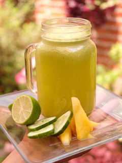 Una foto de Agua de Piña y Pepino