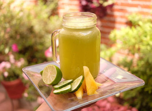 Una foto de Agua de Piña y Pepino