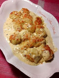 Una foto de Patatas gratinadas en salsa de bibsa y dos natas
