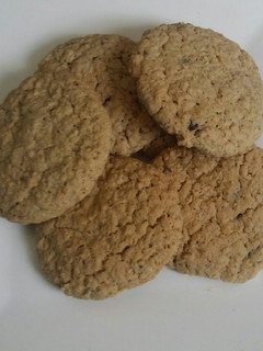 A picture of Oat chocolate chips cookies.