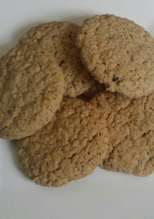 A picture of Oat chocolate chips cookies.