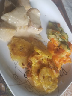 Una foto de Pollo en crema