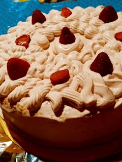 Erdei gyümölcs joghurt ízű torta recept fotója