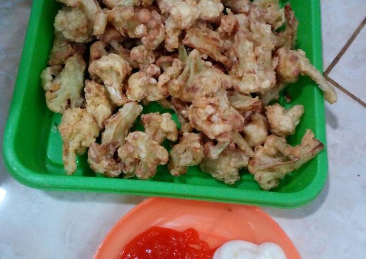 Langkah Mudah untuk Menyiapkan Bunga kol goreng crispy, Sempurna