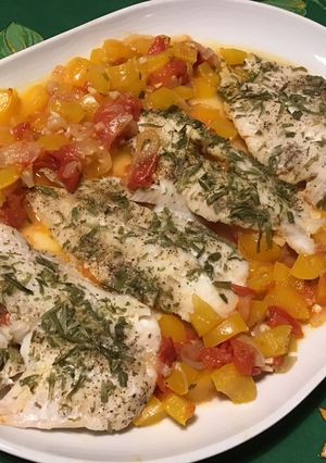 Une photo de Filets d'églefin aux tomates, poivron jaune et estragon
