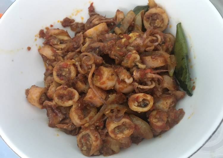 Langkah Mudah untuk Membuat Cumi asin pedas yang Bisa Manjain Lidah