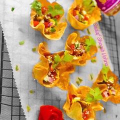 Chicken wontons Cups A picture of Chicken wontons Cups.