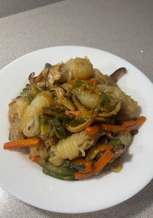 Una foto de Nuditos de Konjac con verduras