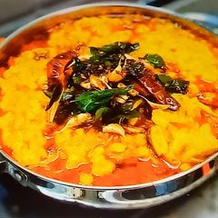 A picture of Butter garlic tadka matar dal.