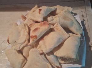Una foto de Pastelitos mixtos con dulce de leche y otros de membrillo