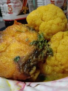সব্জী দিয়ে মাছ(sabji diye mach recipe in bengali) রেসিপির প্রধান ছবি