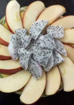 A picture of Fruit carving.