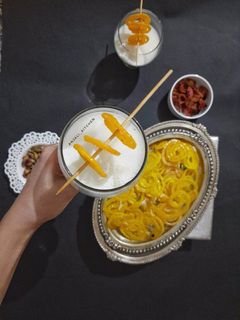 इंन्स्टंट जिलेबी (instant jalebi recipe in marathi) रेसिपी चे मुख्य फोटो