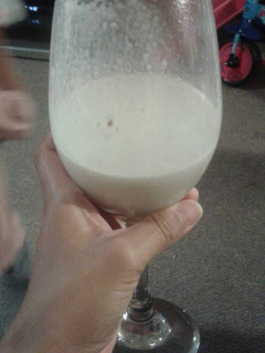 Una foto de Receta fácil y sencilla plátano con leche