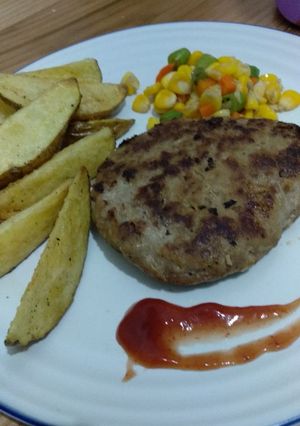 Foto resep Hamburg Steak Saus Lada Hitam, mix vegs & potato wedges