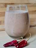 Licuado de durazno con leche de coco, cacao, mantequilla de maní, chía y cayena roja 🍑 🥵