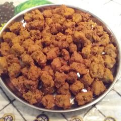 A picture of Chana dal bhajias.