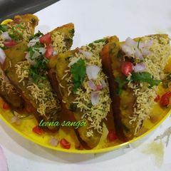 A picture of Raw banana Hyderabadi toast.