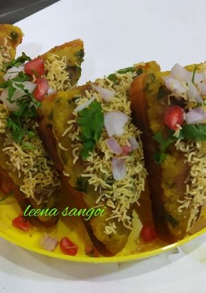 A picture of Raw banana Hyderabadi toast.