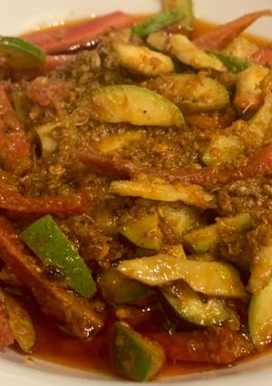 A picture of Chatpatta kachi Keri or gaajar ka achaar 🥕🥭👌🏻.